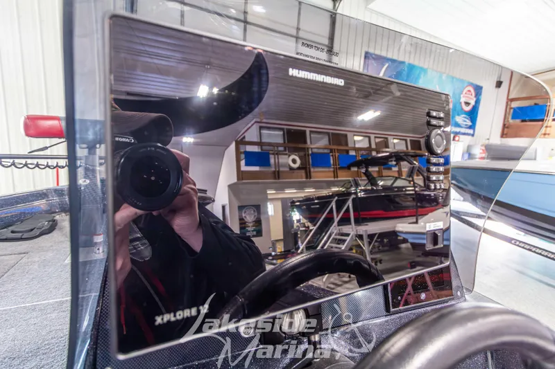 Slide: The Image of Reflection on Humminbird display in 2026 Recon 895 SC boat cockpit. - 20