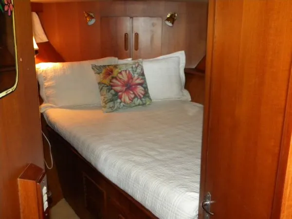 Slide: The Image of Jefferson Cockpit Motor Yacht 1990 - 10