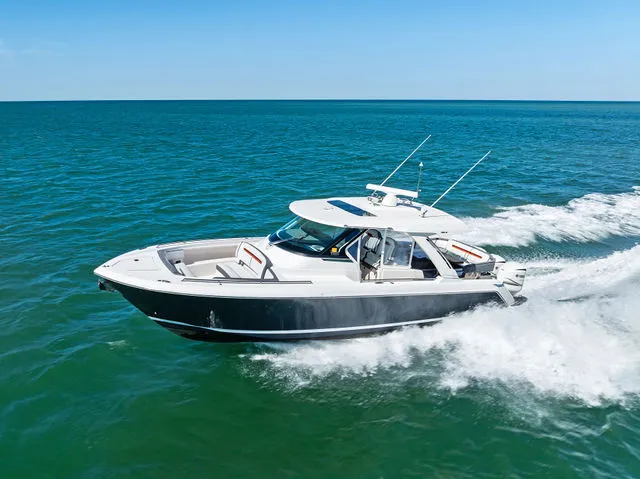 Slide: The Image of Tiara 38 LS 2019 - 42