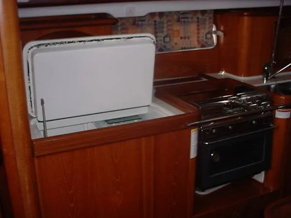 Slide: The Image of Beneteau 411 1998 - 8