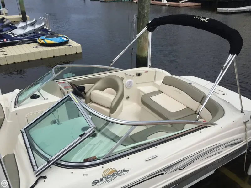 Slide: The Image of Sea Ray 200 Sundeck 2005 - 10