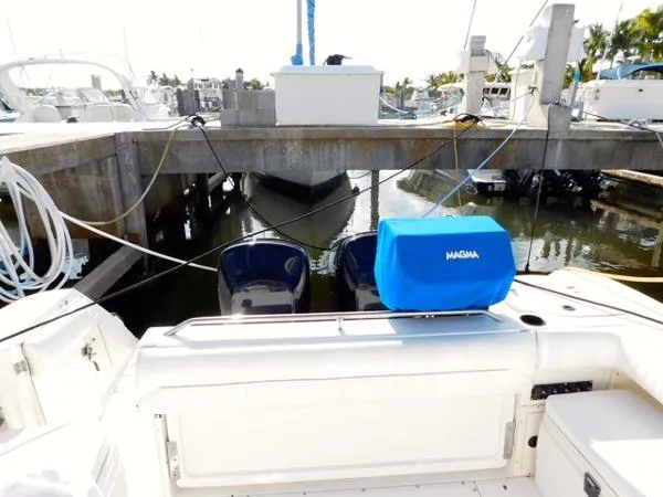 Slide: The Image of Boston Whaler 285 Conquest Walkaround 2000 - 11
