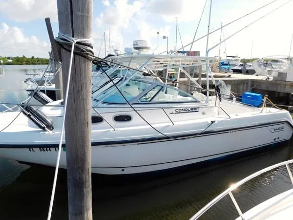 Slide: The Image of Boston Whaler 285 Conquest Walkaround 2000 - 4