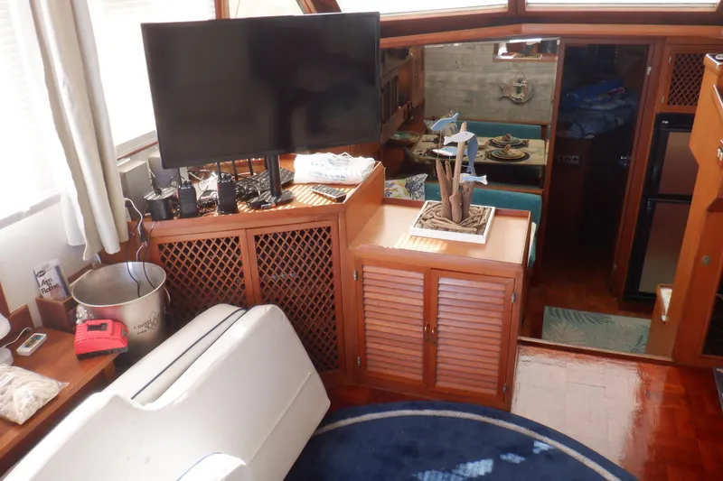 Slide: The Image of Interior of 1990 Marine Trader 47 Tradewinds yacht with TV and wooden cabinetry. - 18