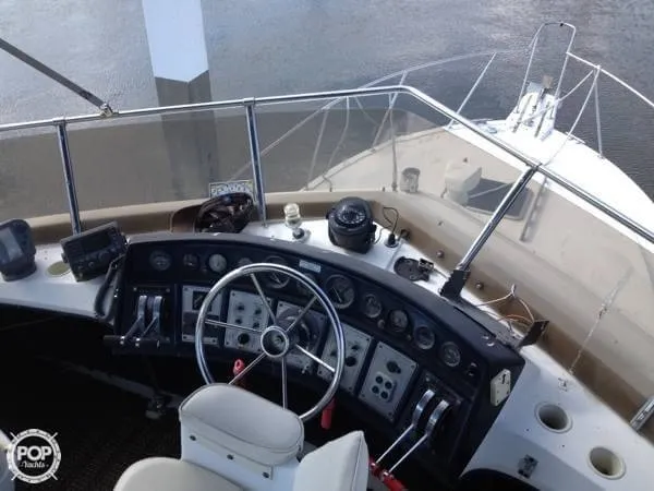 Slide: The Image of Carver Yachts 3227 Convertible 1985 - 4
