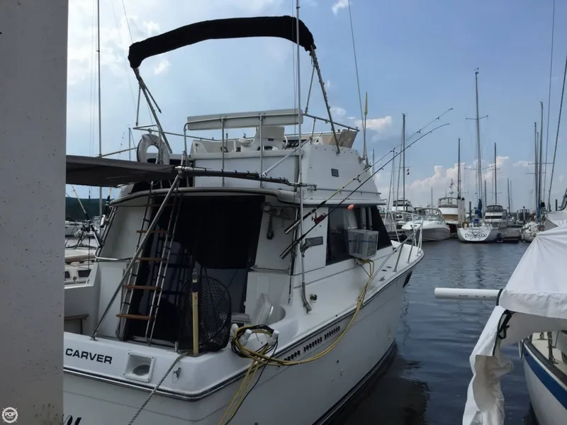 Slide: The Image of Carver Yachts 3227 Convertible 1985 - 6