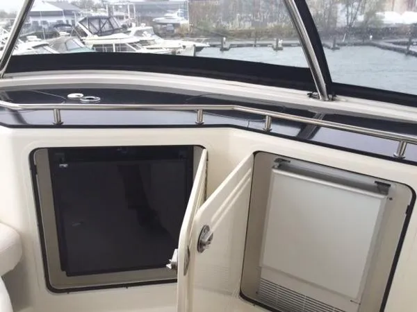 Slide: The Image of Sea Ray 580 Sedan Bridge - Certified Preowned 2011 - 8