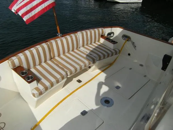 Slide: The Image of Legacy 32 Sedan 2007 - 10