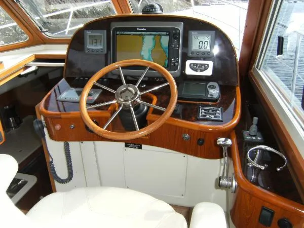 Slide: The Image of Legacy 32 Sedan 2007 - 7