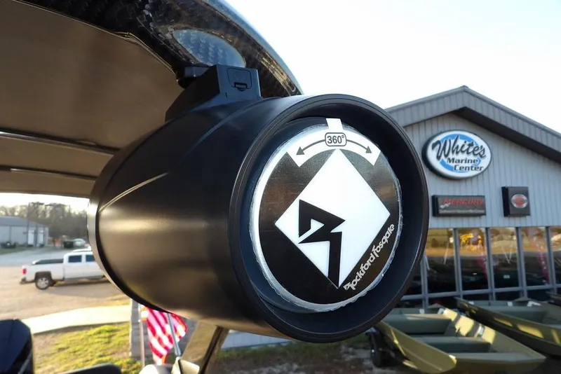 Slide: The Image of Speaker on 2026 Bennington M Swingback 26 MSB at White's Marine Center. - 36