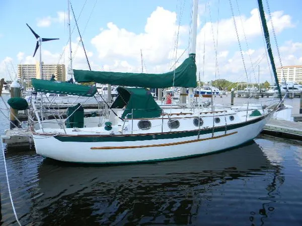 Slide: The Image of Pacific Seacraft 31 Cutter 1988 - 1