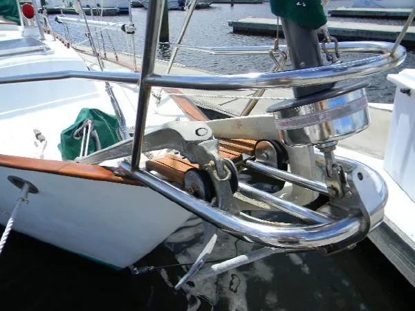 Slide: The Image of Pacific Seacraft 31 Cutter 1988 - 9