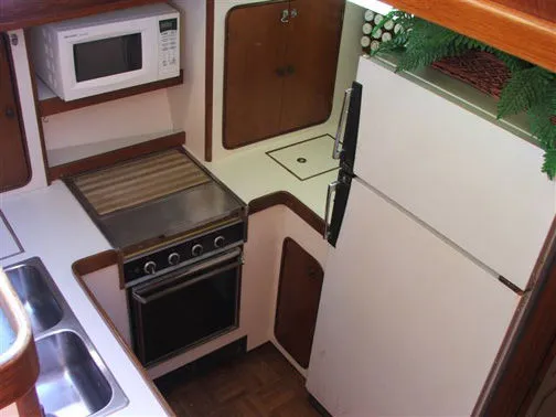 Slide: The Image of Gulfstar 44 Trawler Motor Yacht 1979 - 4