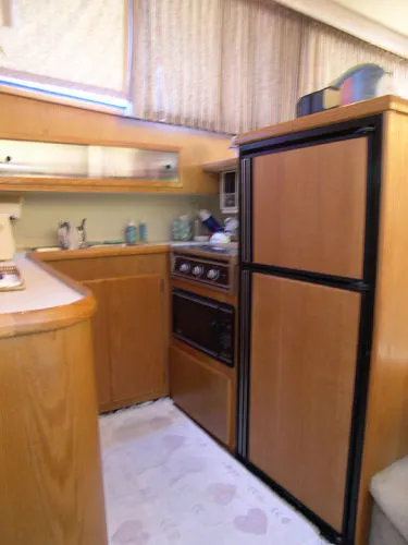 Slide: The Image of Chris-Craft 372 Catalina 1988 - 8