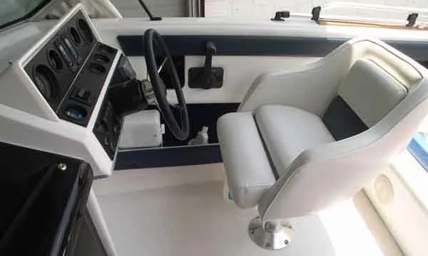 Slide: The Image of Four Winns 205 Sundowner 1989 - 3
