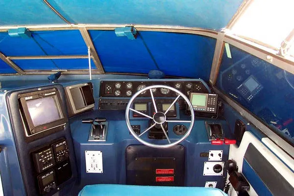Slide: The Image of Sea Ray 420 Sundancer 1990 - 7