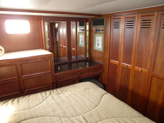 Slide: The Image of Hatteras Classic Motor Yacht 1979 - 10