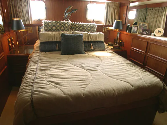 Slide: The Image of Hatteras Classic Motor Yacht 1979 - 8