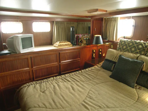 Slide: The Image of Hatteras Classic Motor Yacht 1979 - 9
