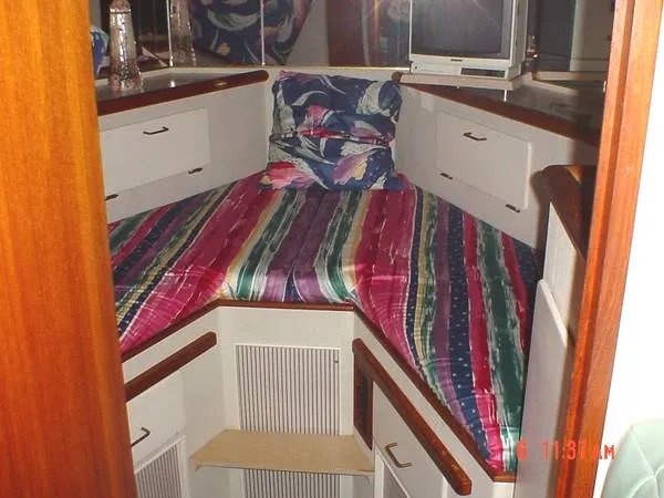Slide: The Image of Tollycraft Sundeck Motor Yacht 1988 - 1