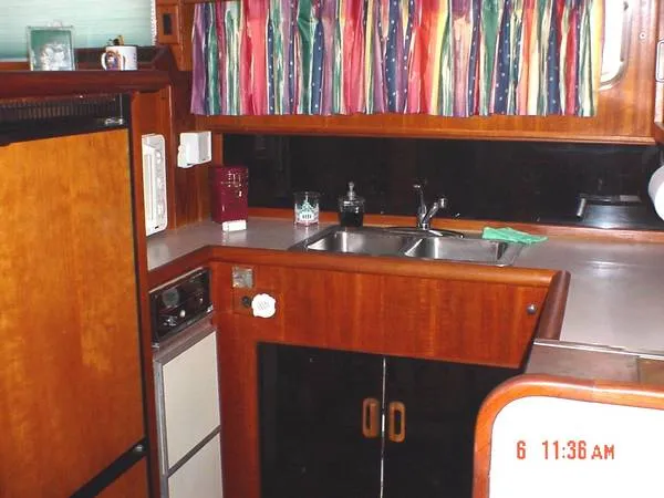 Slide: The Image of Tollycraft Sundeck Motor Yacht 1988 - 2