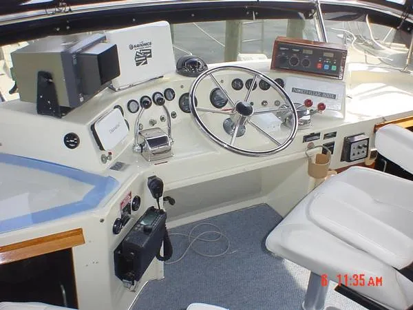 Slide: The Image of Tollycraft Sundeck Motor Yacht 1988 - 8