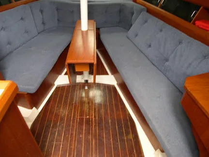 Slide: The Image of Hunter 28.5 Sloop 1985 - 2