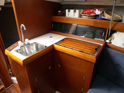 Slide: The Image of Hunter 28.5 Sloop 1985 - 3
