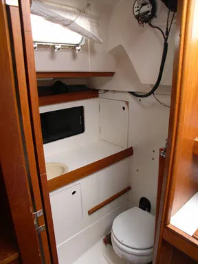 Slide: The Image of Hunter 28.5 Sloop 1985 - 4