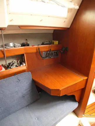 Slide: The Image of Hunter 28.5 Sloop 1985 - 6