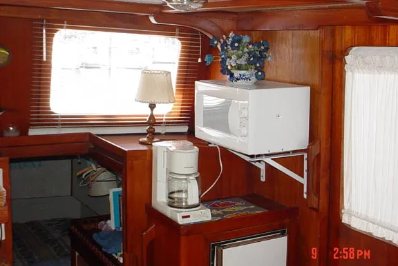Slide: The Image of Marine Trader Dbl Cabin MY 1976 - 6