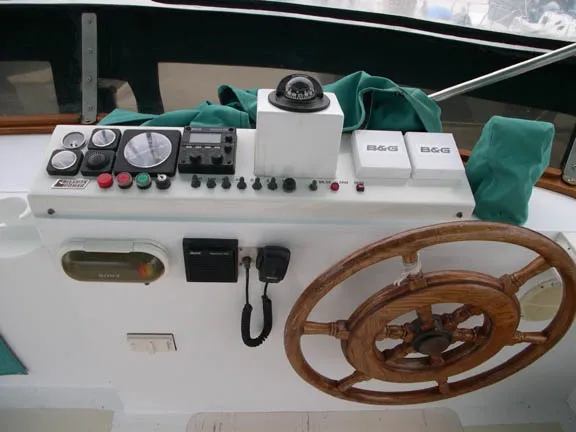 Slide: The Image of Marine Trader Dbl Cabin MY 1976 - 8
