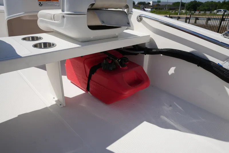 Slide: The Image of Boston Whaler 130 Super Sport 2026 - 12