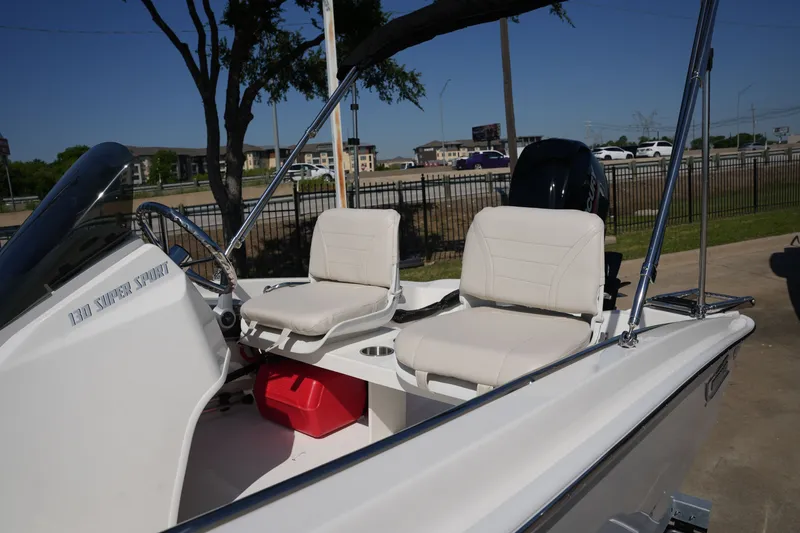 Slide: The Image of Boston Whaler 130 Super Sport 2026 - 13