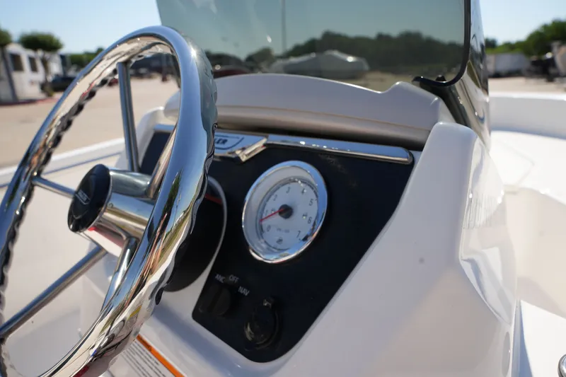 Slide: The Image of Boston Whaler 130 Super Sport 2026 - 17
