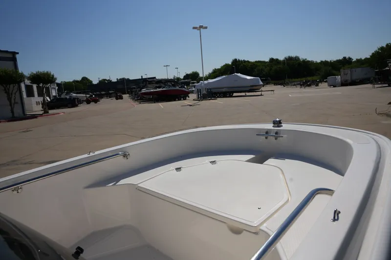Slide: The Image of Boston Whaler 130 Super Sport 2026 - 18
