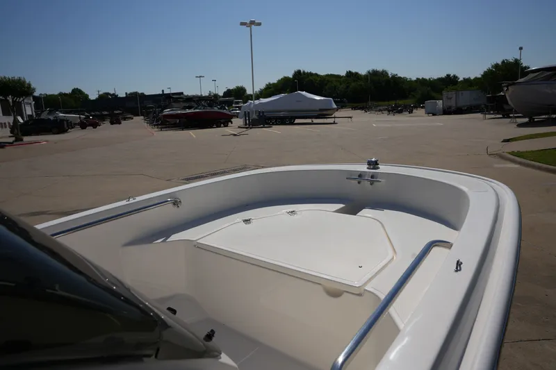 Slide: The Image of Boston Whaler 130 Super Sport 2026 - 19