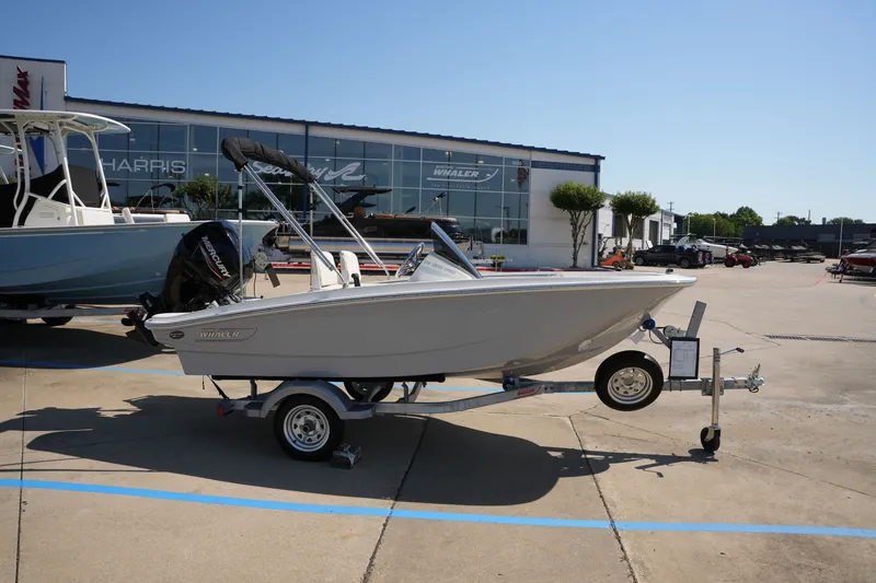 Slide: The Image of Boston Whaler 130 Super Sport 2026 - 3