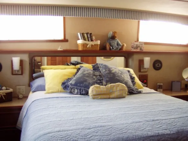 Slide: The Image of Chris-Craft 426 Catalina 1987 - 9