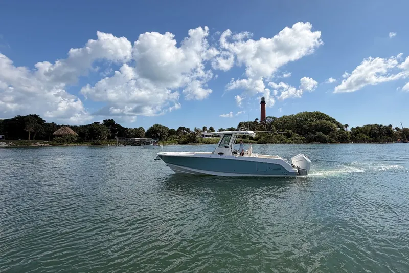 Slide: The Image of Boston Whaler 280 Outrage 2026 - 0