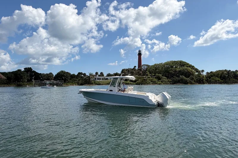 Slide: The Image of Boston Whaler 280 Outrage 2026 - 2