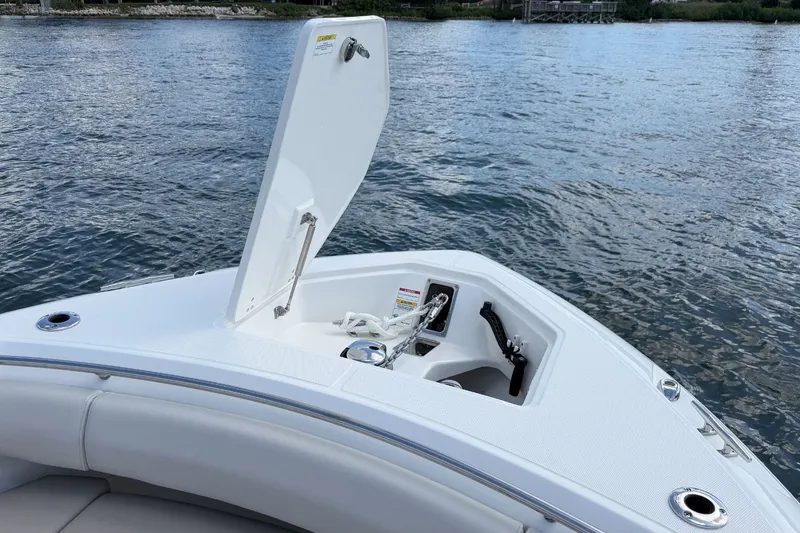 Slide: The Image of Boston Whaler 280 Outrage 2026 - 22