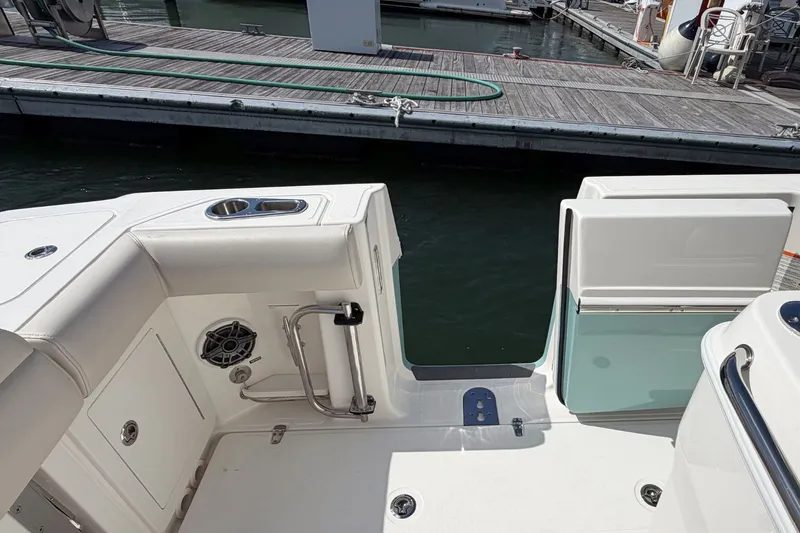 Slide: The Image of Boston Whaler 280 Outrage 2026 - 23
