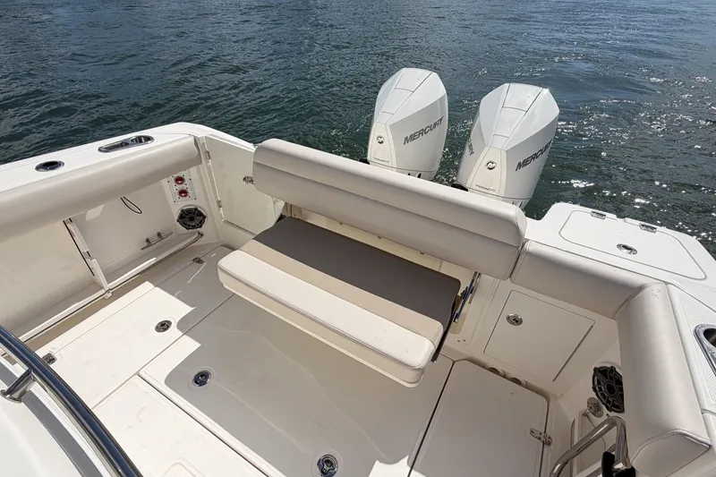 Slide: The Image of Boston Whaler 280 Outrage 2026 - 4