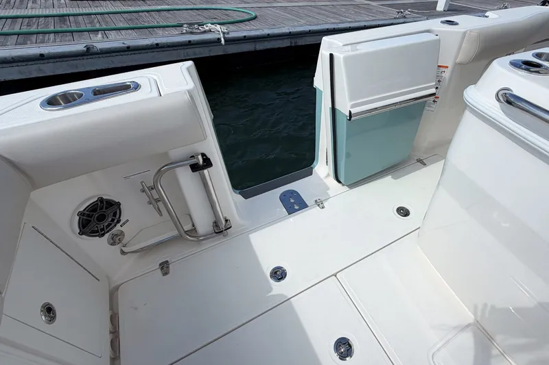 Slide: The Image of Boston Whaler 280 Outrage 2026 - 5