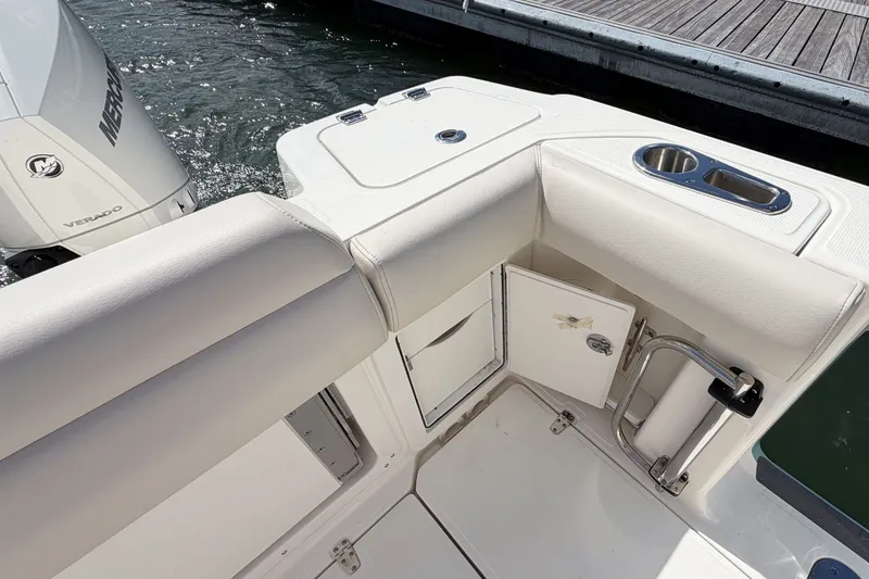 Slide: The Image of Boston Whaler 280 Outrage 2026 - 6