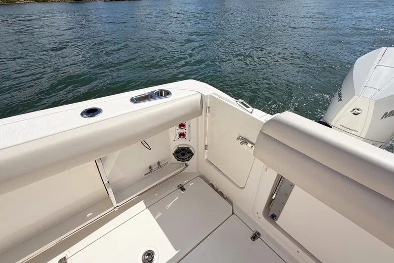 Slide: The Image of Boston Whaler 280 Outrage 2026 - 7