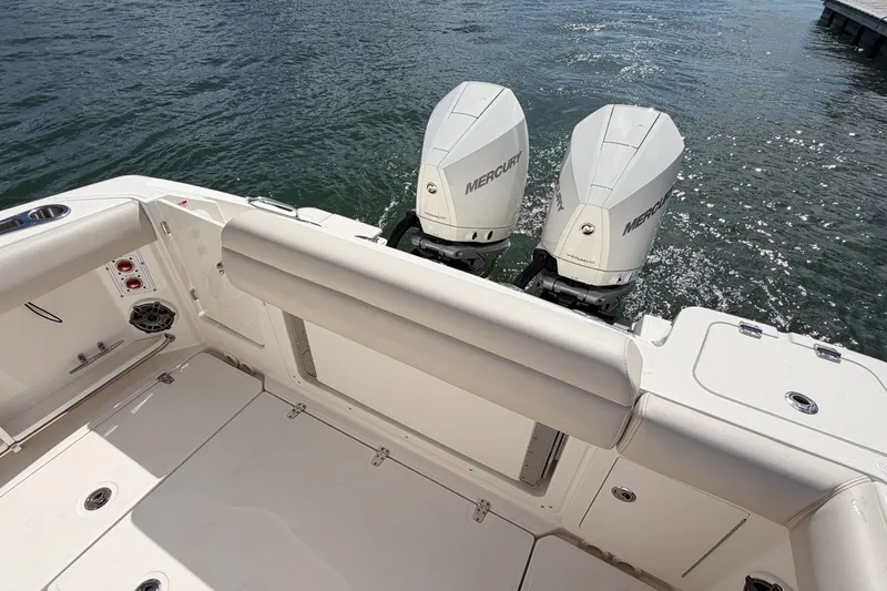 Slide: The Image of Boston Whaler 280 Outrage 2026 - 8