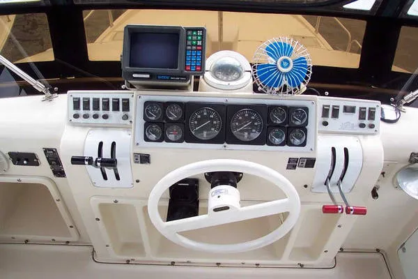 Slide: The Image of Mainship 41 Grand Salon 1990 - 7