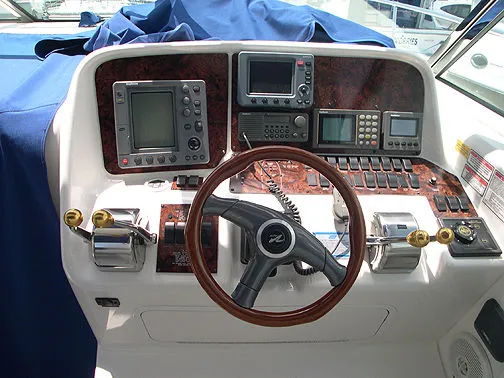 Slide: The Image of Sea Ray 370 Express Cruiser 1999 - 8